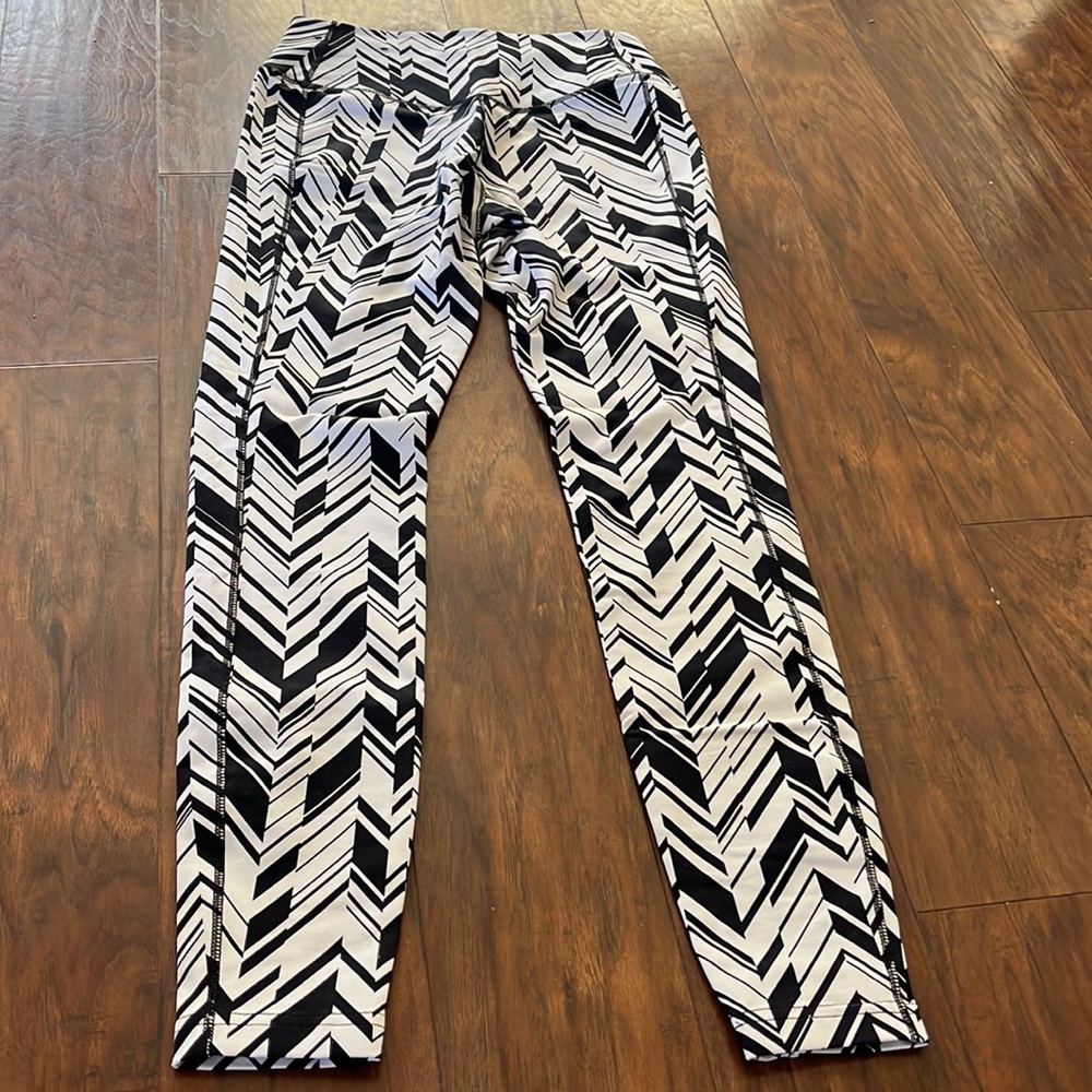 Cute and fun Nike leggings! - Picture 4 of 4